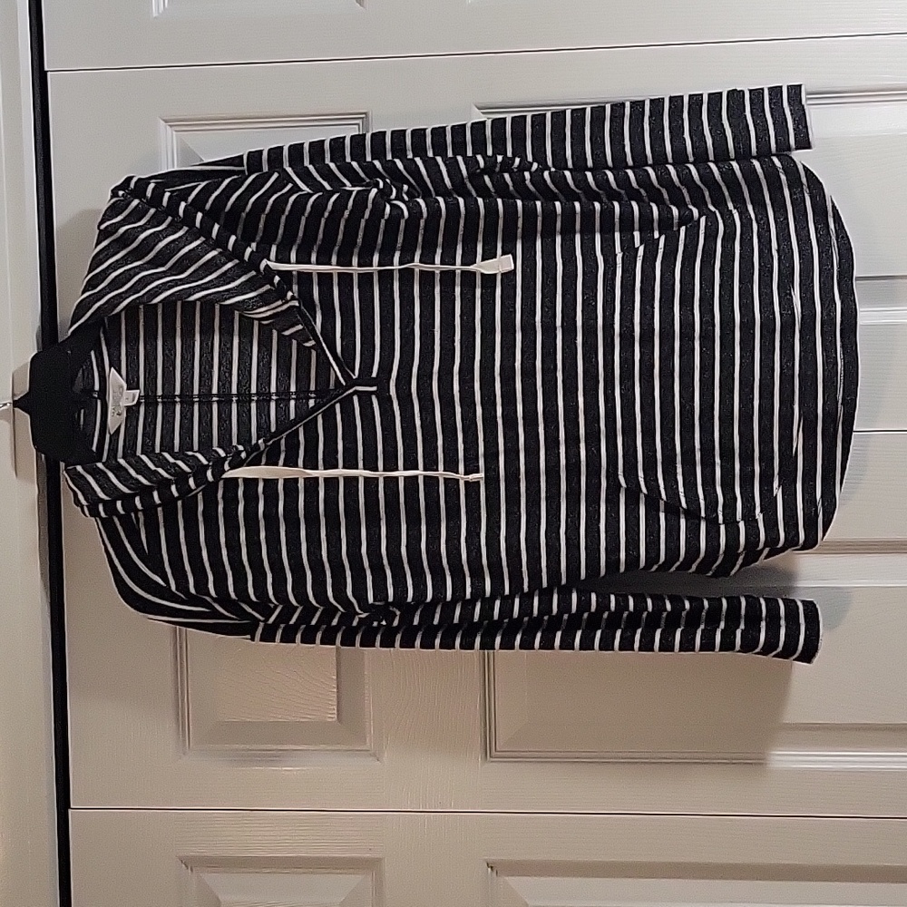 Market & Spruce, Women's size large, black with white stripes hoodie sweater